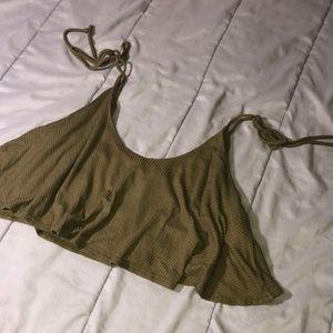 Olive green flowy top 😍